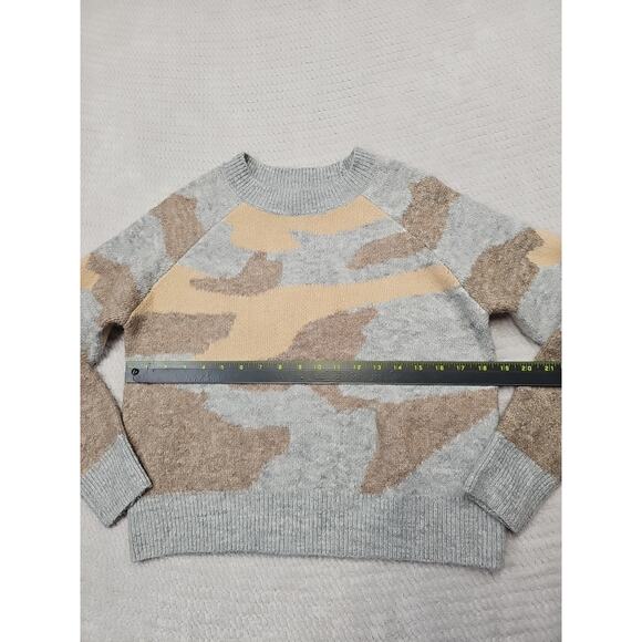 THML Sweater Womens Small Gray Camoflauge Pull Over Fuzzy & Warm - Picture 3 of 7